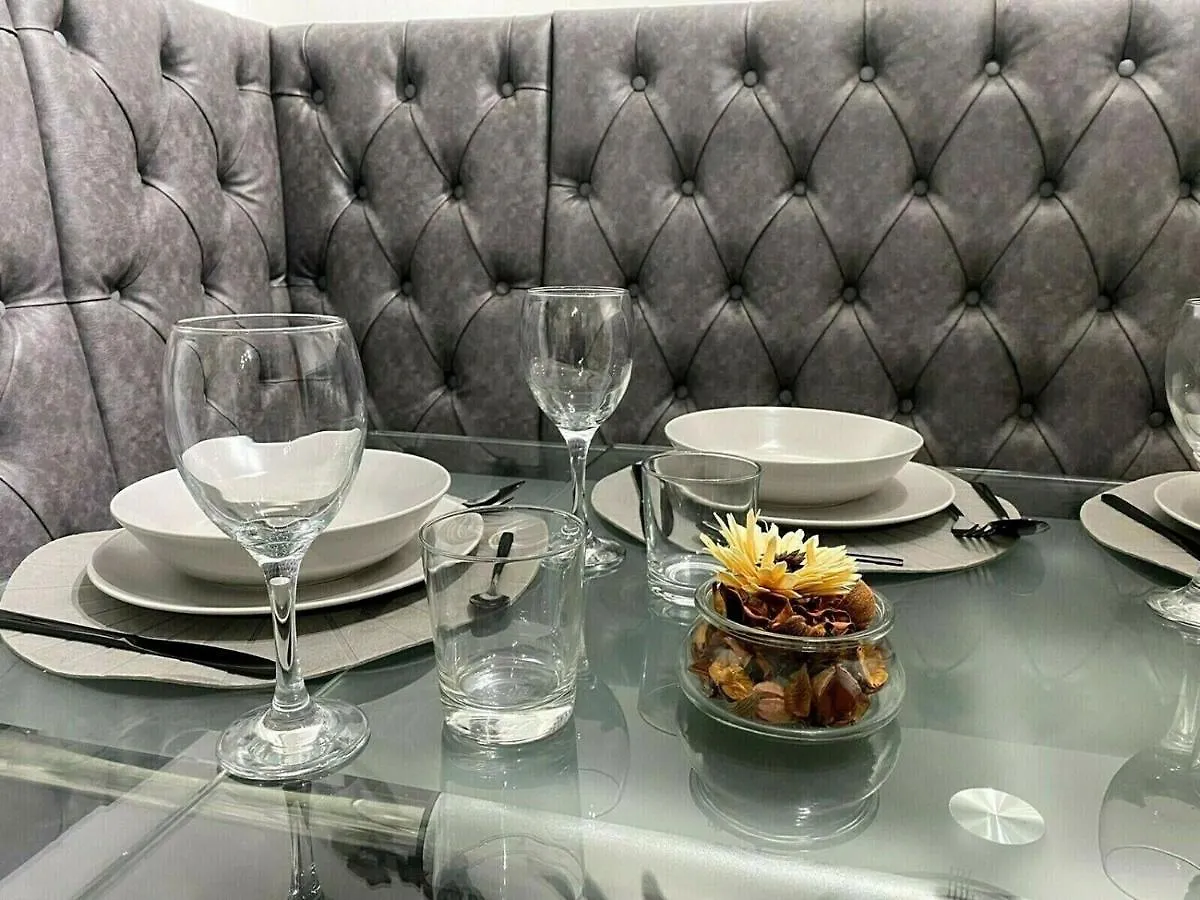 ☆Igloo Magnoliaview Luxe Townhouse + Free Parking☆ Βίλα Λιντς Σπίτι διακοπών